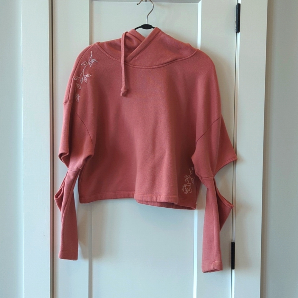 Strong Strong Friends 🩷 M pink cropped hoodie